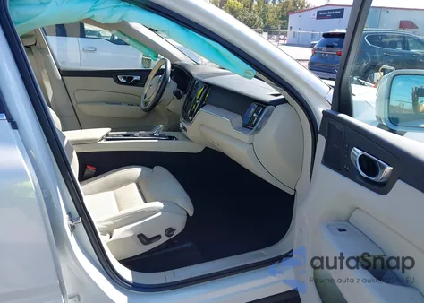 2022 Volvo Xc60 B5 Inscription z USA, uszkodzony, nr VIN YV4L12DL6N1909658